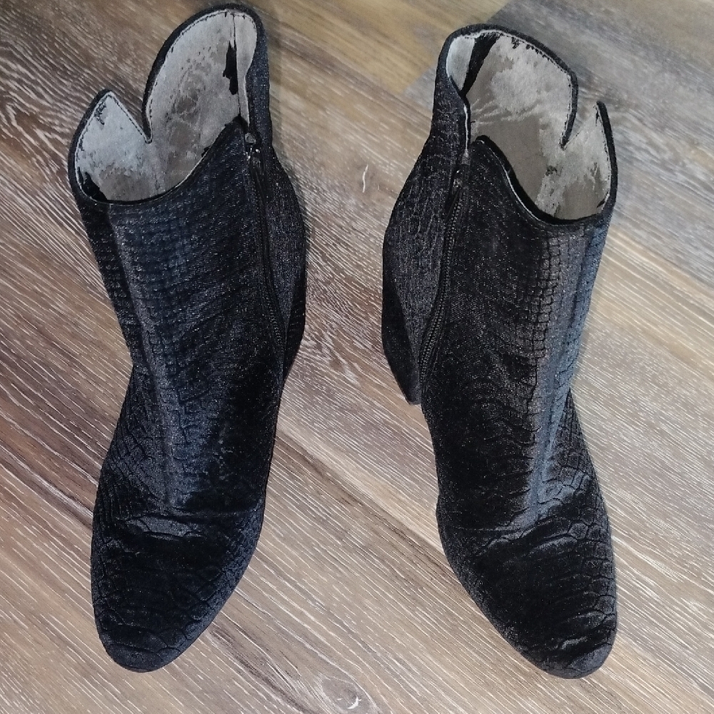 Aldo Black Ankle Booties with Side Zipper - Picture 6 of 8